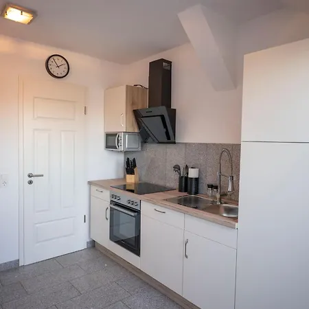 In Schlosschemnitz L Aufzug L W-lan L Badewanne Apartment