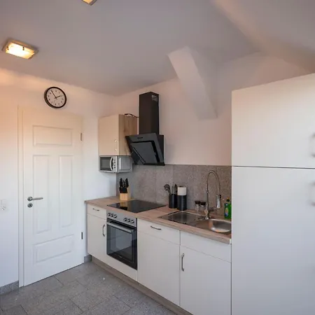 Apartment In Schlosschemnitz L Aufzug L W-lan L Badewanne