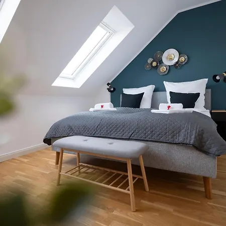 In Schlosschemnitz L Aufzug L W-lan L Badewanne *